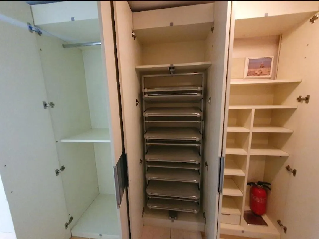 2 Queen Beds, 5 Min Walk From Gangnam St, Spacious House, Convenience Store 首爾